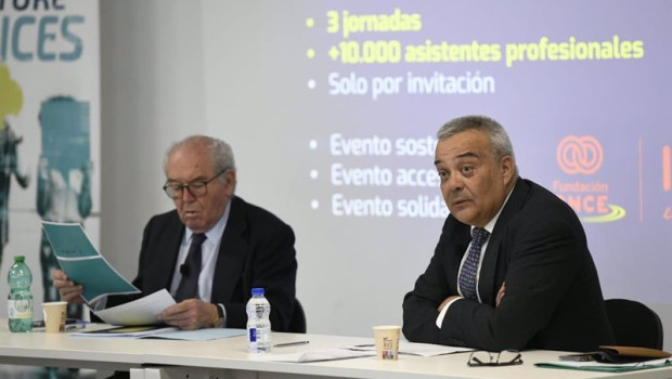 ep el presidente de digitales eduardo serra y el director general victor calvo sotelo en una rueda