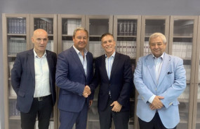 ep el presidente de grupo altia constantino fernandez 2i junto a los directivos de wairbut federico