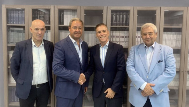 ep el presidente de grupo altia constantino fernandez 2i junto a los directivos de wairbut federico