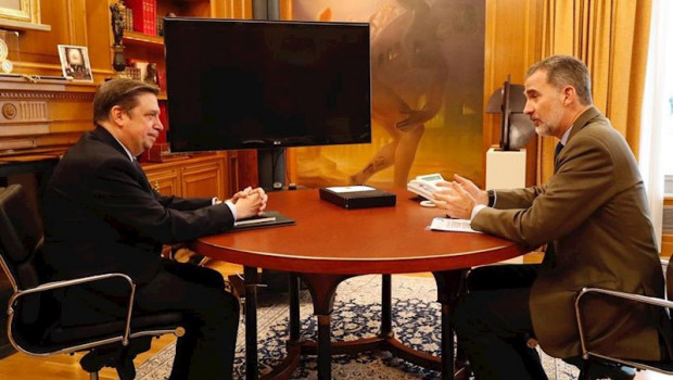 ep el rey con el ministro de agricultura pesca y alimentacion luis planas