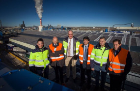 ep equipo de endesa x y kronospan en una de las plantas de energia fotovoltaica de autoconsumo