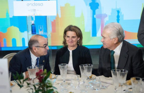 ep i d el presidente de banco sabadell josep oliu la vicepresidenta tercera y ministra para la