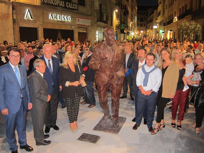 Inauguración De La Escultura Del Exseleccionador | EUROPA PRESS ep inauguracionla esculturaexseleccionador