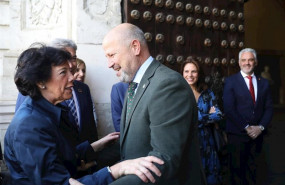 ep la ministra de educacion y portavoz del gobierno en funciones isabel celaa saluda al consejero