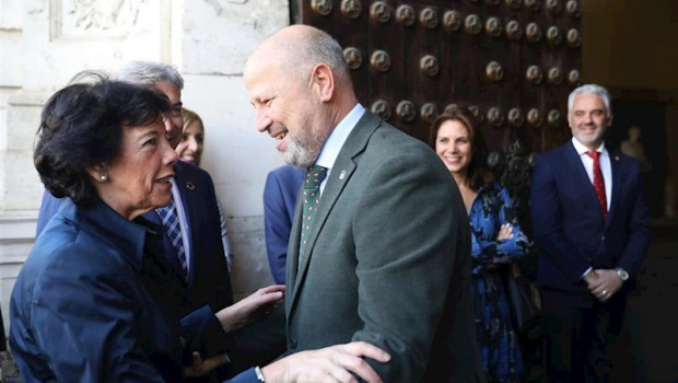 ep la ministra de educacion y portavoz del gobierno en funciones isabel celaa saluda al consejero