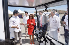 ep la ministra de hacienda y funcion publica maria jesus montero junto a un vehiculo electrico