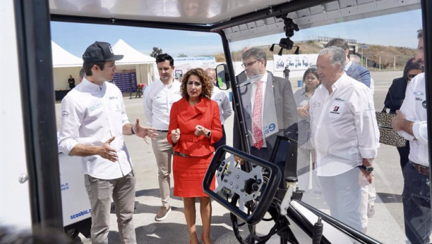 ep la ministra de hacienda y funcion publica maria jesus montero junto a un vehiculo electrico