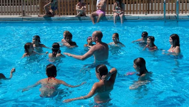 ep ninos piscina verano agua campamento