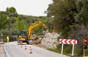 ep obras de emergencia en una carretera de priego de cordoba