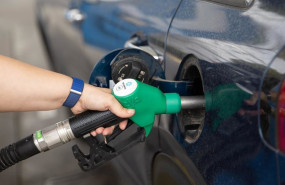 ep repostaje en una gasolinera a 3 de marzo de 2026 en madrid espana