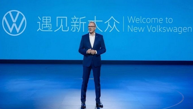 ep stephan wllenstein consejero delegado del grupo volkswagen en china presenta la nueva imagen de
