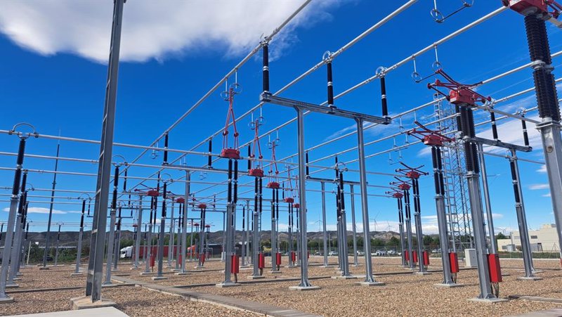 La CNMC revisa las normas que regulan el servicio de control de tensión eléctrica