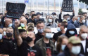 ep trabajadores de nissan barcelona levantan el brazo como signo de protesta en una manifestacion