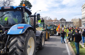 ep tractores en la puerta de alcala en madrid