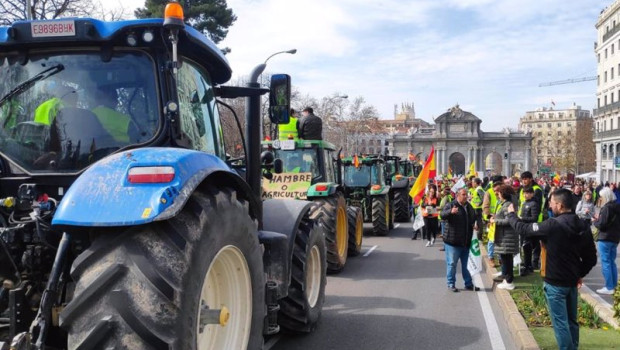 ep tractores en la puerta de alcala en madrid