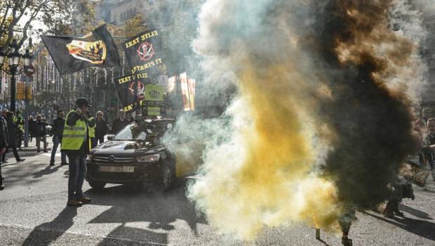 ep varios manifestantes con bombas de humo durante una marcha lenta a 9 de diciembre de 2025 en ep varios manifestantes con bombas de humo durante una marcha lenta a 9 de diciembre de 2025 en