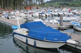 ep yate en puerto deportivo de el puntal