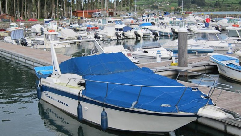 ep yate en puerto deportivo de el puntal