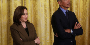 la vice presidente americaine kamala harris avec l ancien president barack obama a la maison blanche a washington 