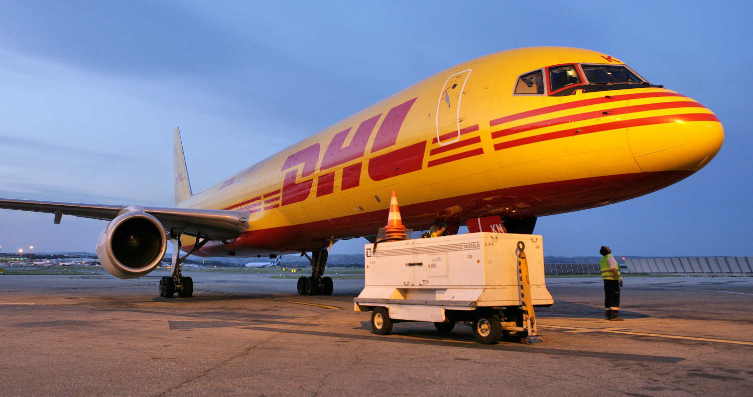 avion dhl piste d atterrissage 