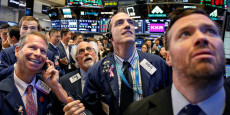 des traders travaillent a la bourse de wall street 20240209185646 