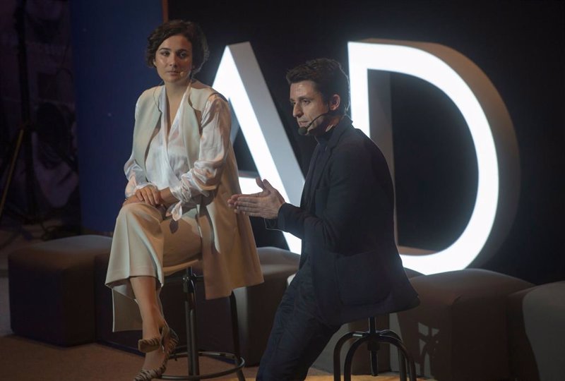 Adolfo Domínguez gana 100.000 euros en el semestre y eleva un 5,4% las ventas