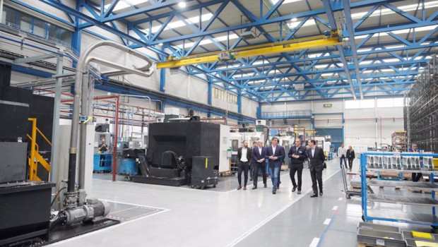 ep archivo   el presidente del gobierno pedro sanchez 3i visita la empresa vasca aernnova aerospace