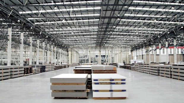 ep archivo   interior de las instalaciones industriales de cosentino