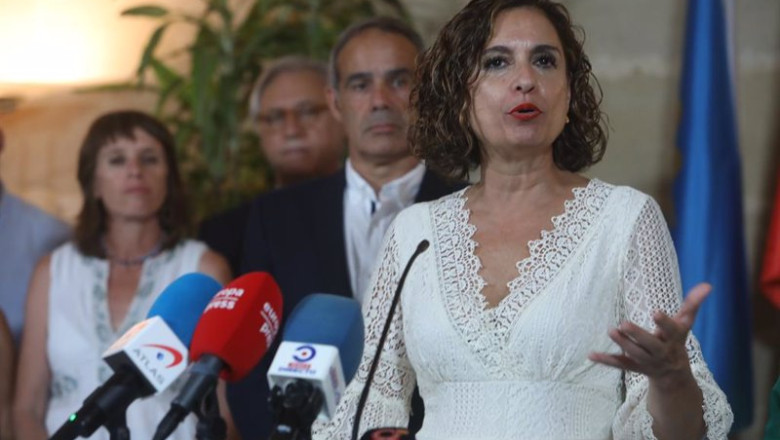 ep archivo la ministra de hacienda y funcion publica maria jesus montero atiende a los medios de ep archivo la ministra de hacienda y funcion publica maria jesus montero atiende a los medios de