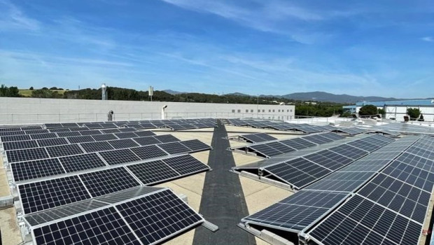 ep archivo paneles solares instalados por solarprofit en las instalaciones de noucor en ep archivo paneles solares instalados por solarprofit en las instalaciones de noucor en