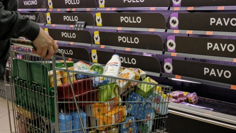 ep archivo un cliente realiza la compra en un supermercado 20250630103604 ep archivo un cliente realiza la compra en un supermercado 20250630103604