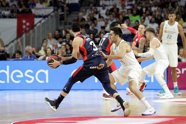 Campazzo defendiendo a Vildoza | EUROPA PRESS ep campazzo defendiendovildoza