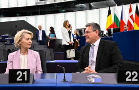 ep el comisario de comercio y seguridad economica maros sefcovic junto a la presidenta de la