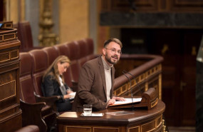 ep el diputado de compromis alberto ibanez durante una sesion plenaria en el congreso de los