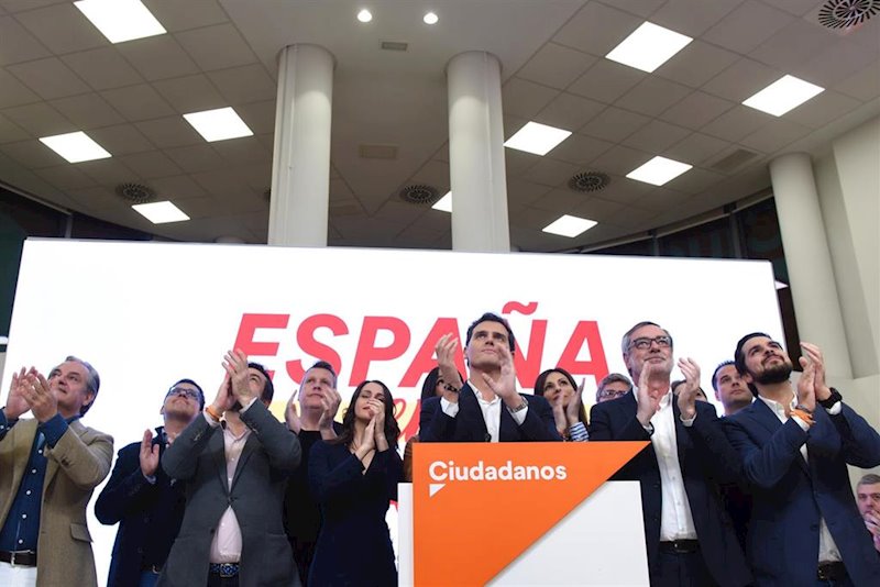ep el equipo de ciudadanos y su lider albert rivera en la noche electoral