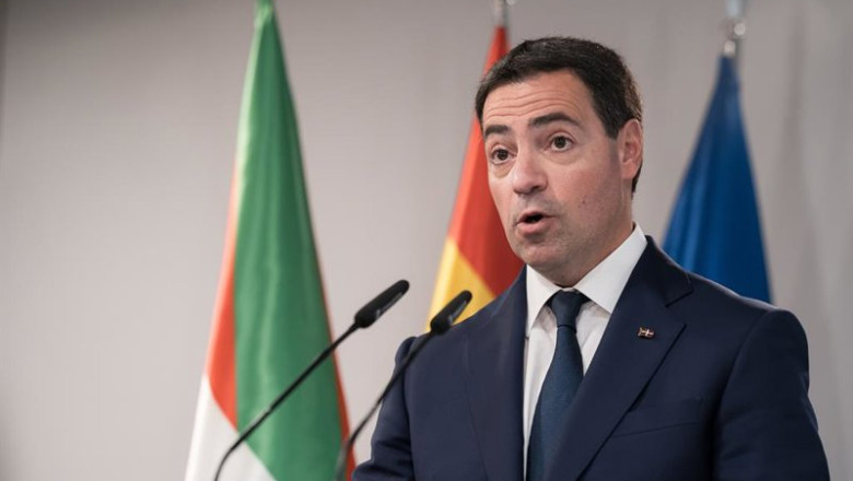 ep el lehendakari imanol pradales durante una rueda de prensa en el palacio de la moncloa a 27 de ep el lehendakari imanol pradales durante una rueda de prensa en el palacio de la moncloa a 27 de