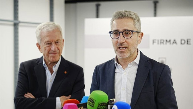 ep el ministro de hacienda arcadi espana junto al presidente de caritas espanola manuel breton antes