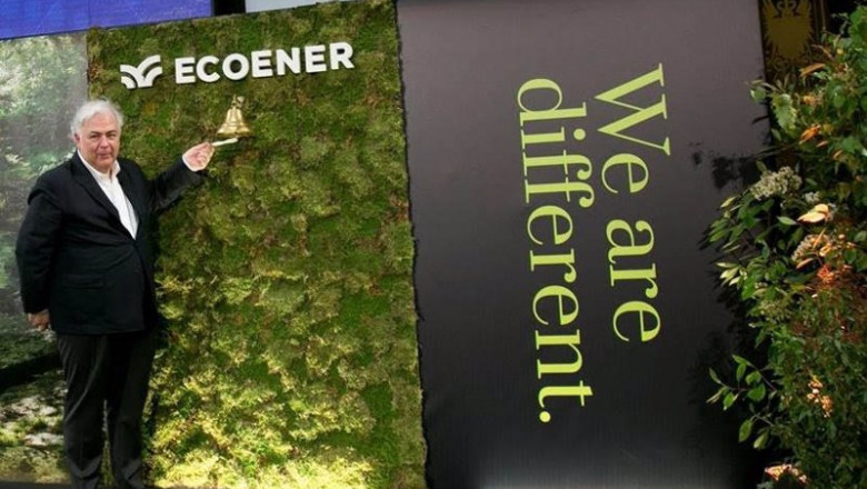 El presidente de Ecoener, Luis de Valdivia, en el toque de campana de salida a bolsa de la compañía. | BME ep el presidente de ecoener luis de valdivia en el toque de campana de salida a bolsa de la compania
