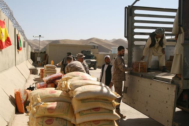 ep entrega ayuda humanitariamilitares espanolesafganistan