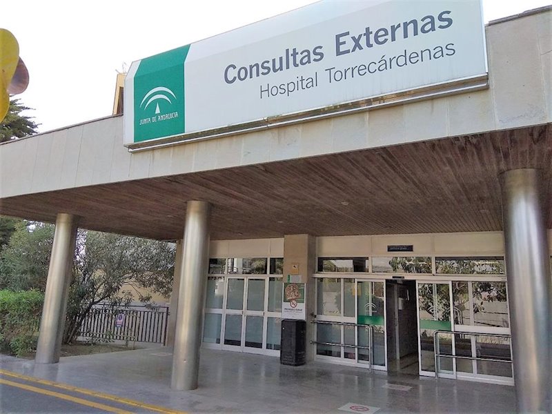 ep fachada de las consultas externas del hospital torrecardenas