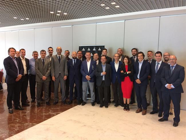 García-Legaz y los reponsables de Adimur posan durante el acto | PORTAVOZ ep garcia-legazlos reponsablesadimur posan duranteacto