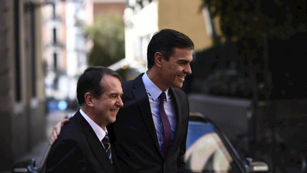 ep i-d el presidente de la femp abel caballero y el presidente del gobierno pedro sanchez a su