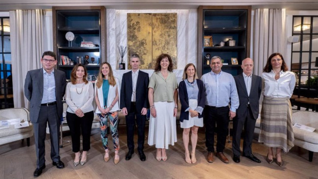 ep i d foto de familia el socio senior de mckinsey company tomas calleja la directora de talento de