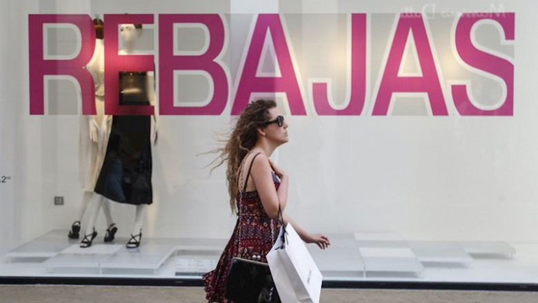 María José López - Europa Press - Archivo ep imagenes de recurso de las rebajas de verano 2019 escaparate de la tienda zara de la calle rioja