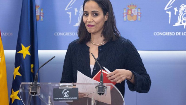 ep la diputada de sumar tesh sidi durante una rueda de prensa de sumar en el congreso de los