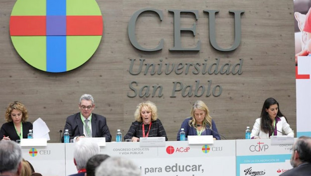 ep la portavoz de vox en al asamblea de madrid rocio monasterio participa en un debate con otros