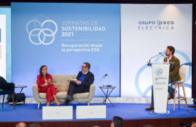 ep la presidenta del grupo red electrica beatriz corredor 1i y el disenador alberto barreiro 2i