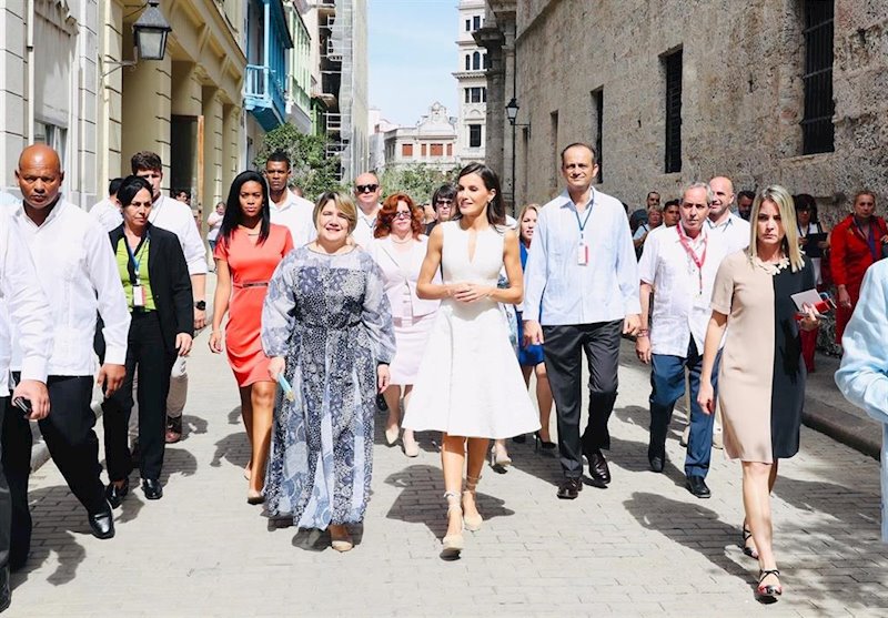 ep la reina letizia pasea por las calles de la habana cuba