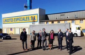 ep la secretaria de estado de comercio en el centro de la imagen en su visita a lingotes especiales