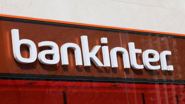 ep letrero del banco bankinter en una de sus oficinas de la capital tras el anuncio de que algunas